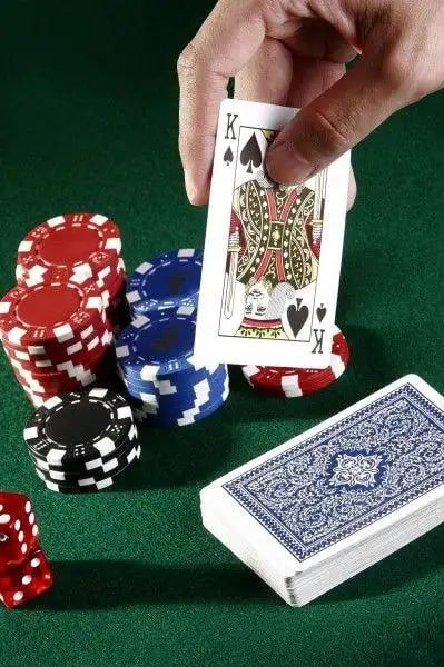 Pengingat kendali akun dan 18 plus